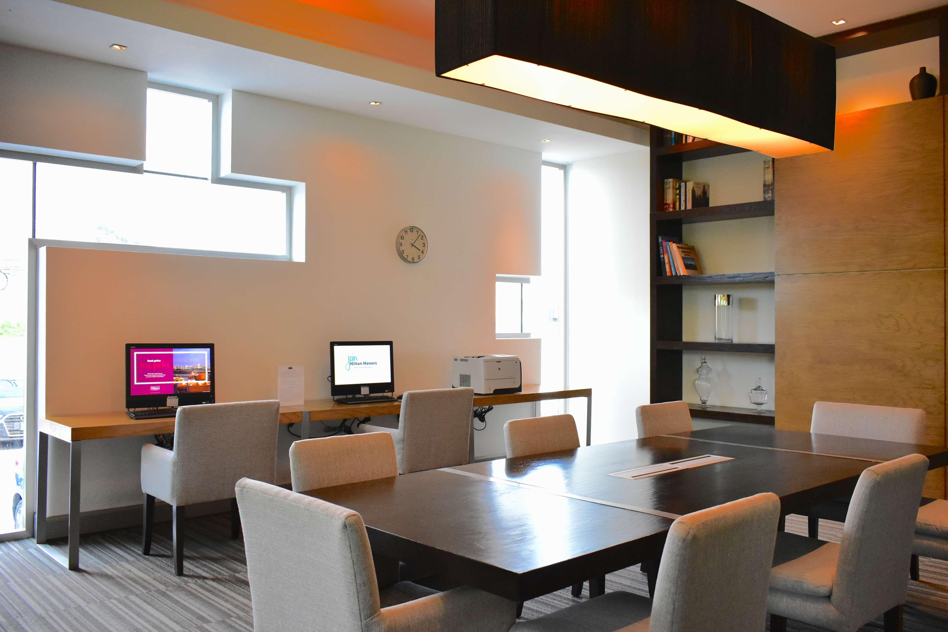 Hotel Hampton By Hilton 3*