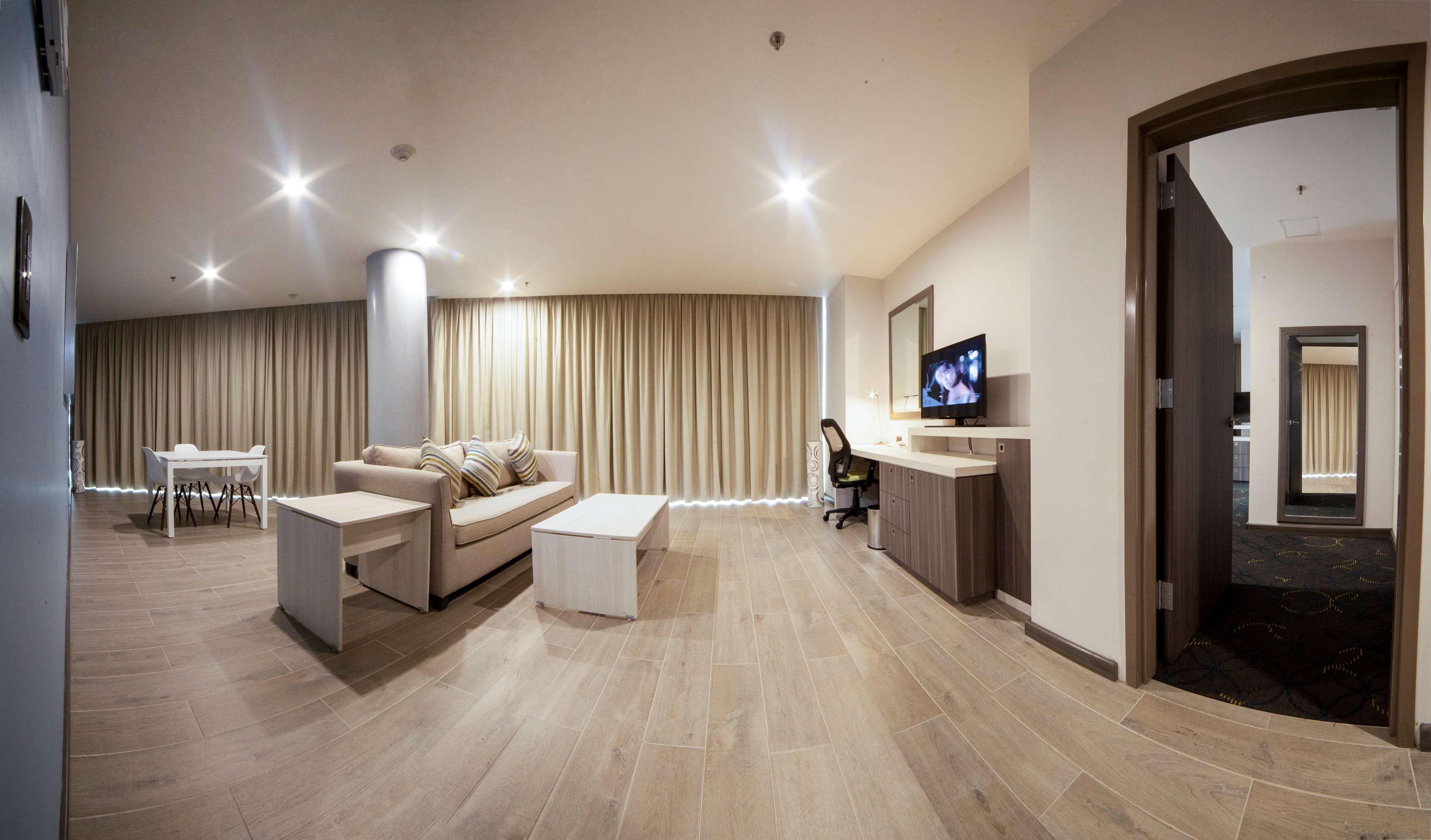 Hotel Hampton & By Hilton Aeropuerto 3*