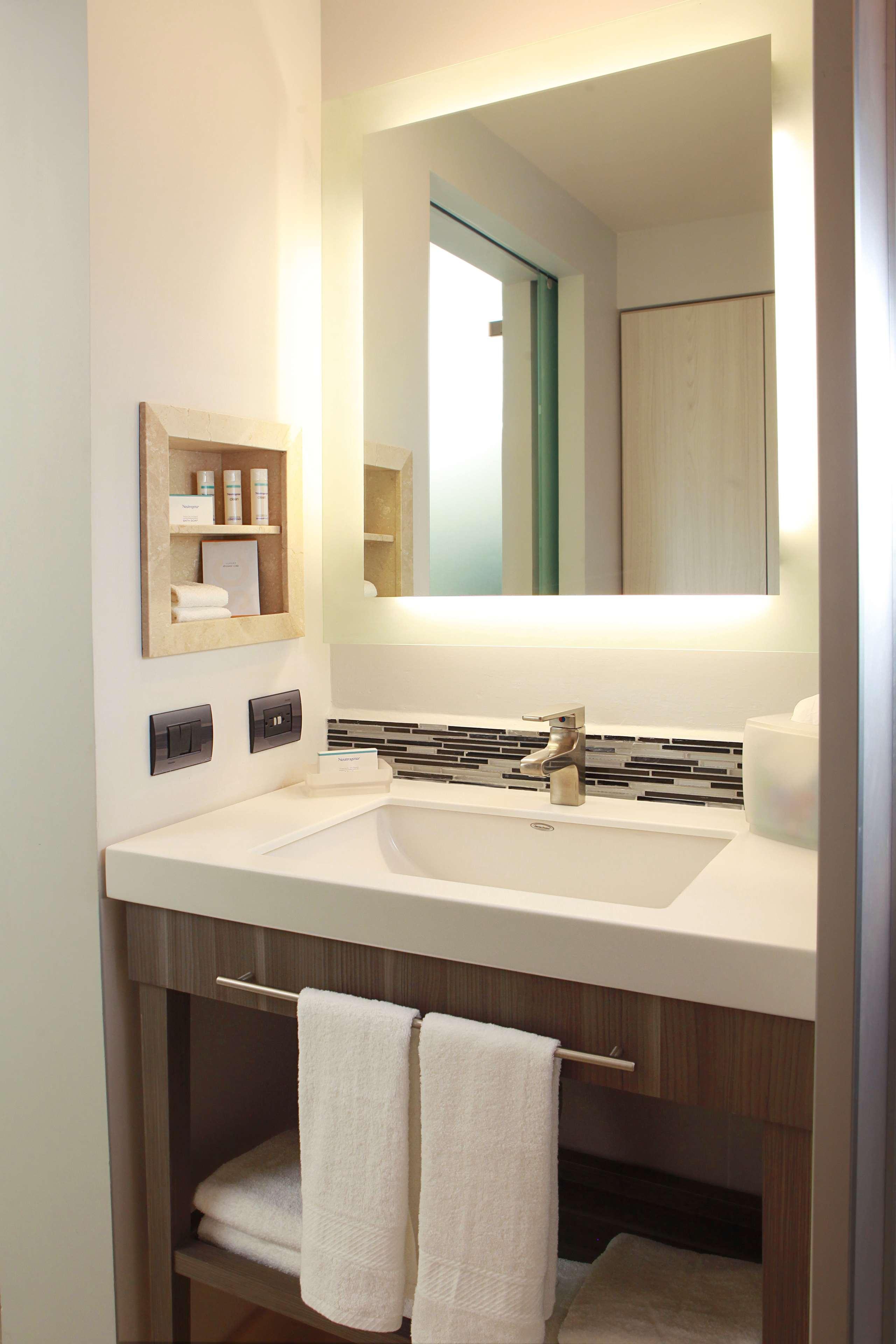 Hampton & By Hilton Aeropuerto 3*