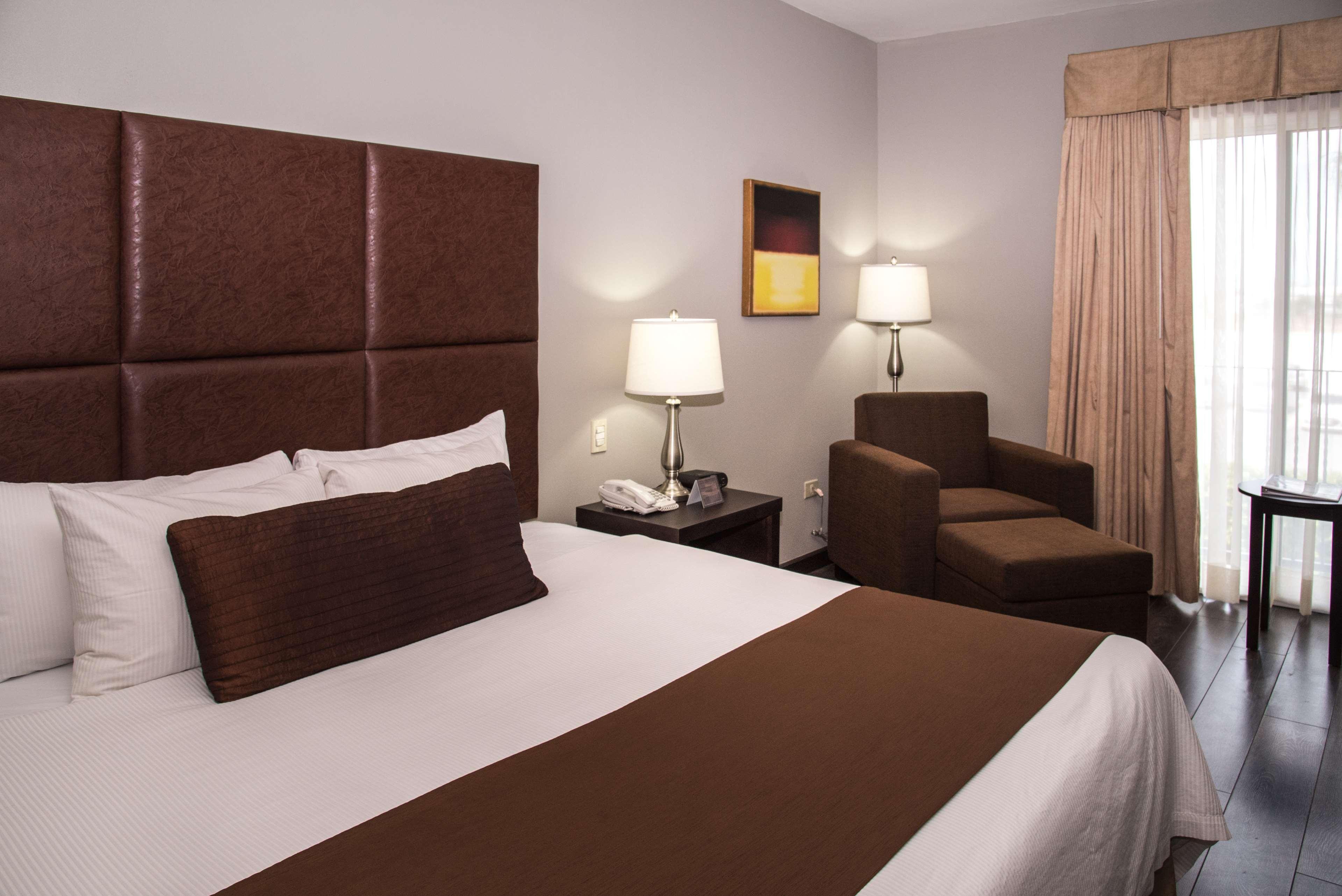 Western Monterrey Airport 3*