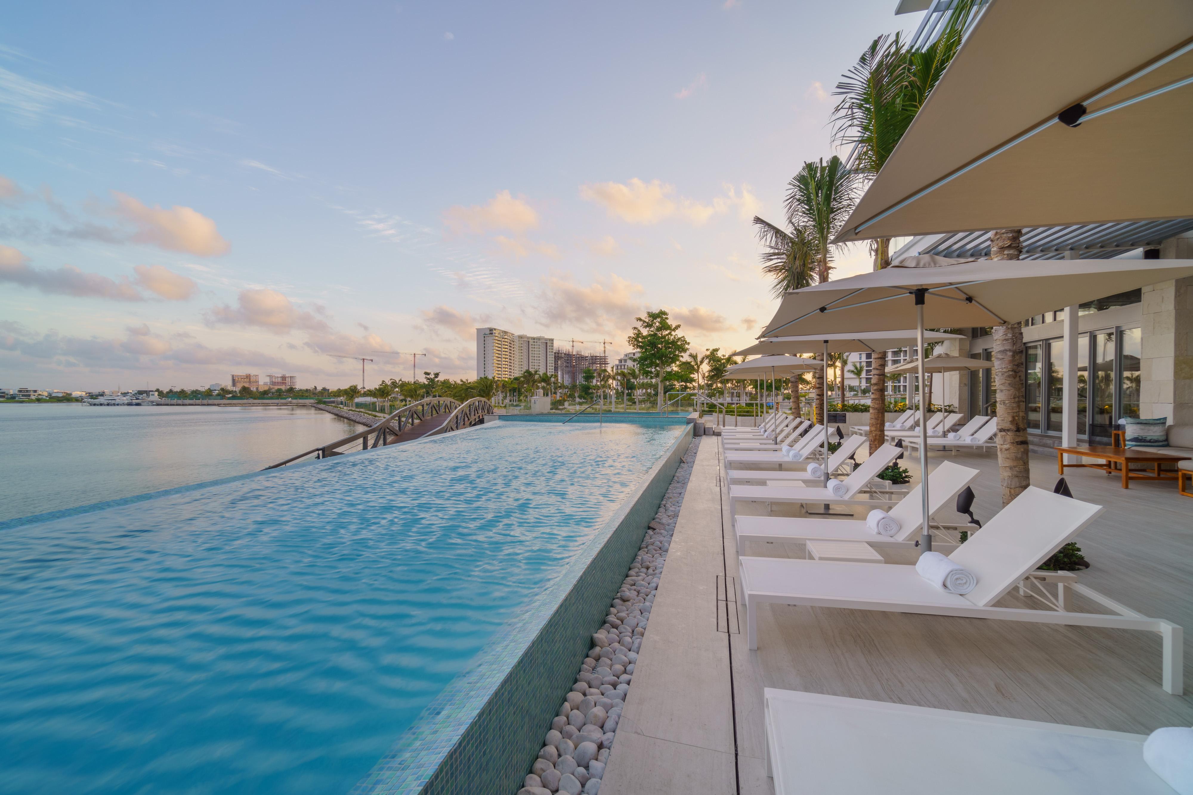 Renaissance & Marina 5* Cancun