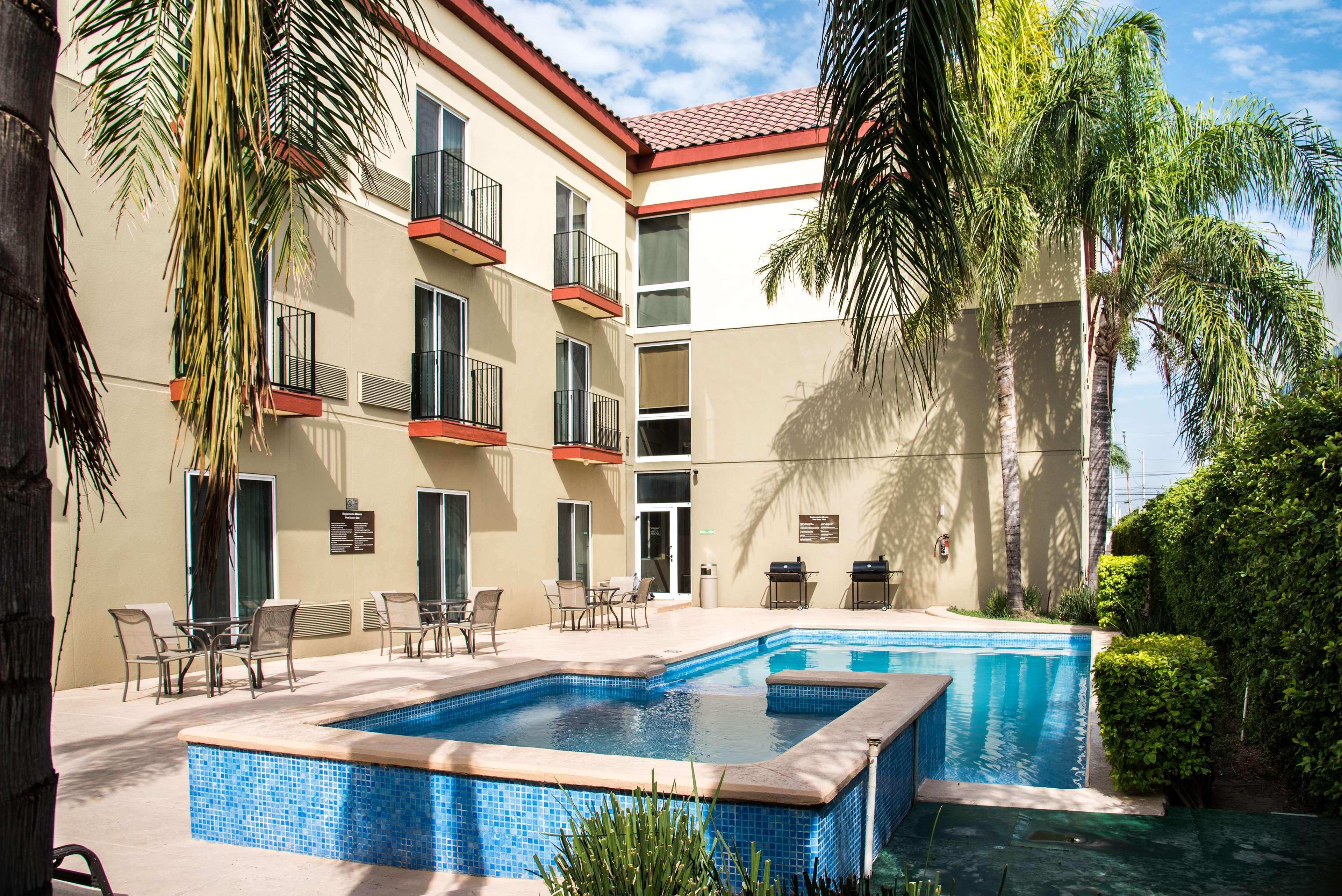 Western Monterrey Airport Hotel