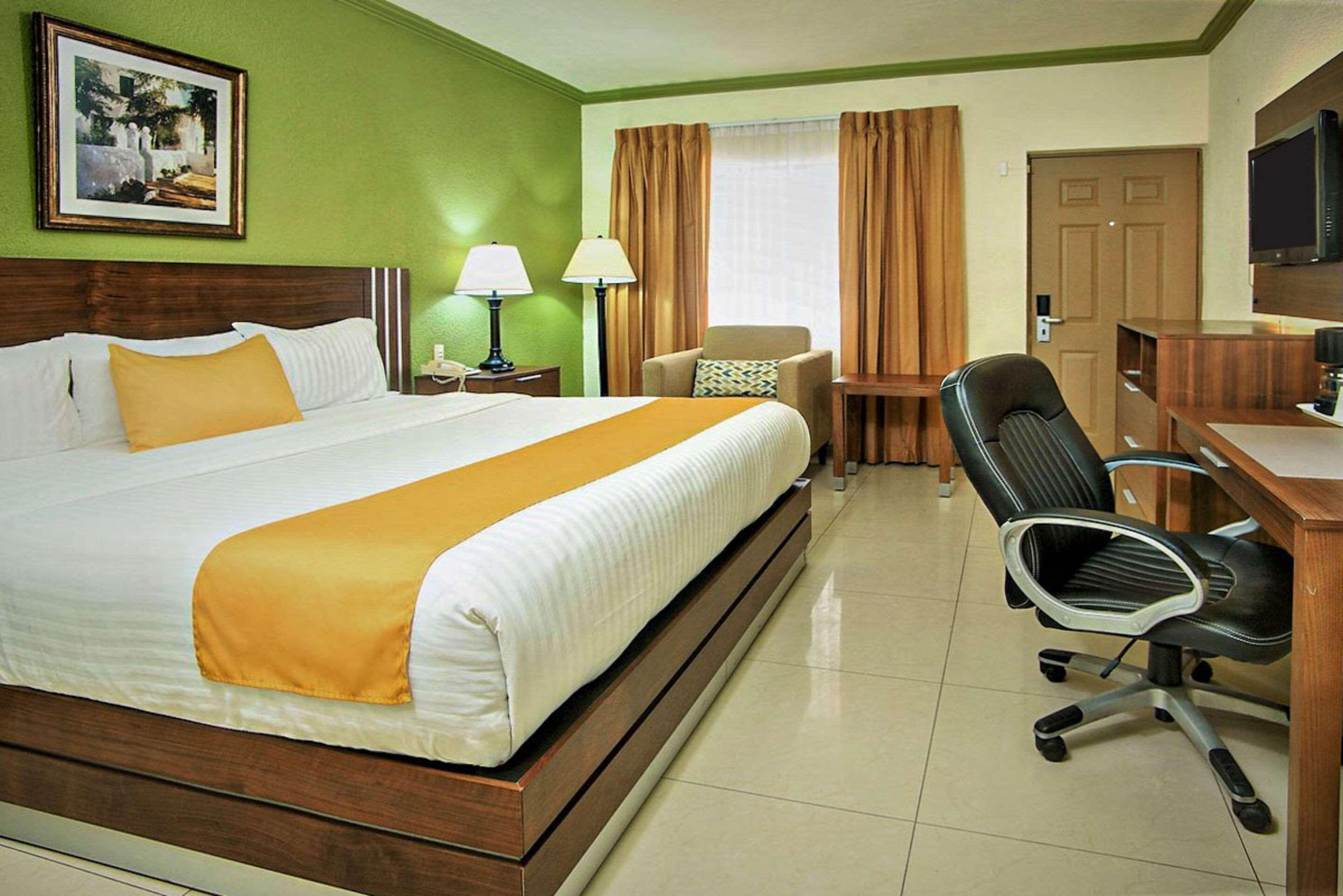 Quality Inn 4*