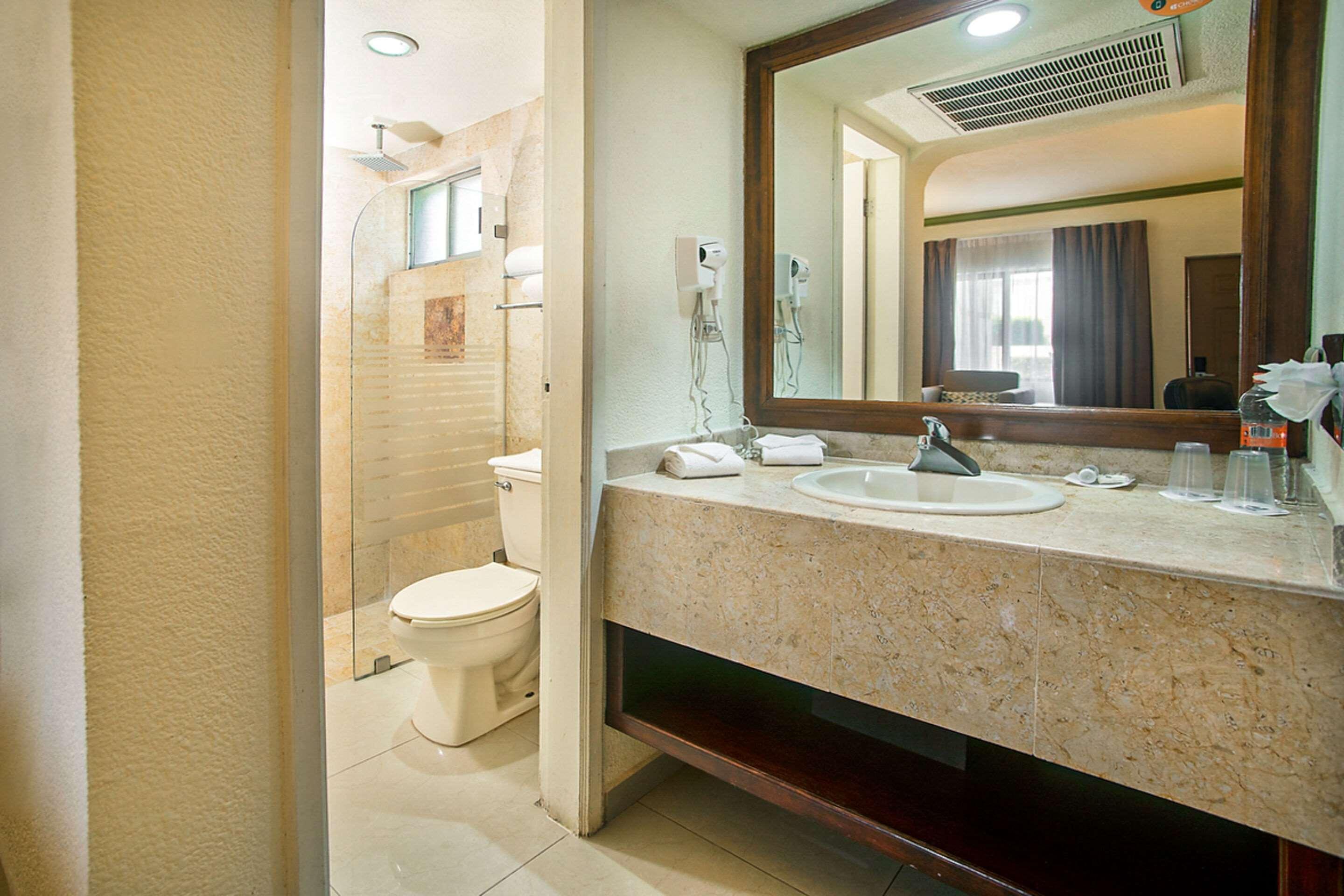 Quality Inn 4*