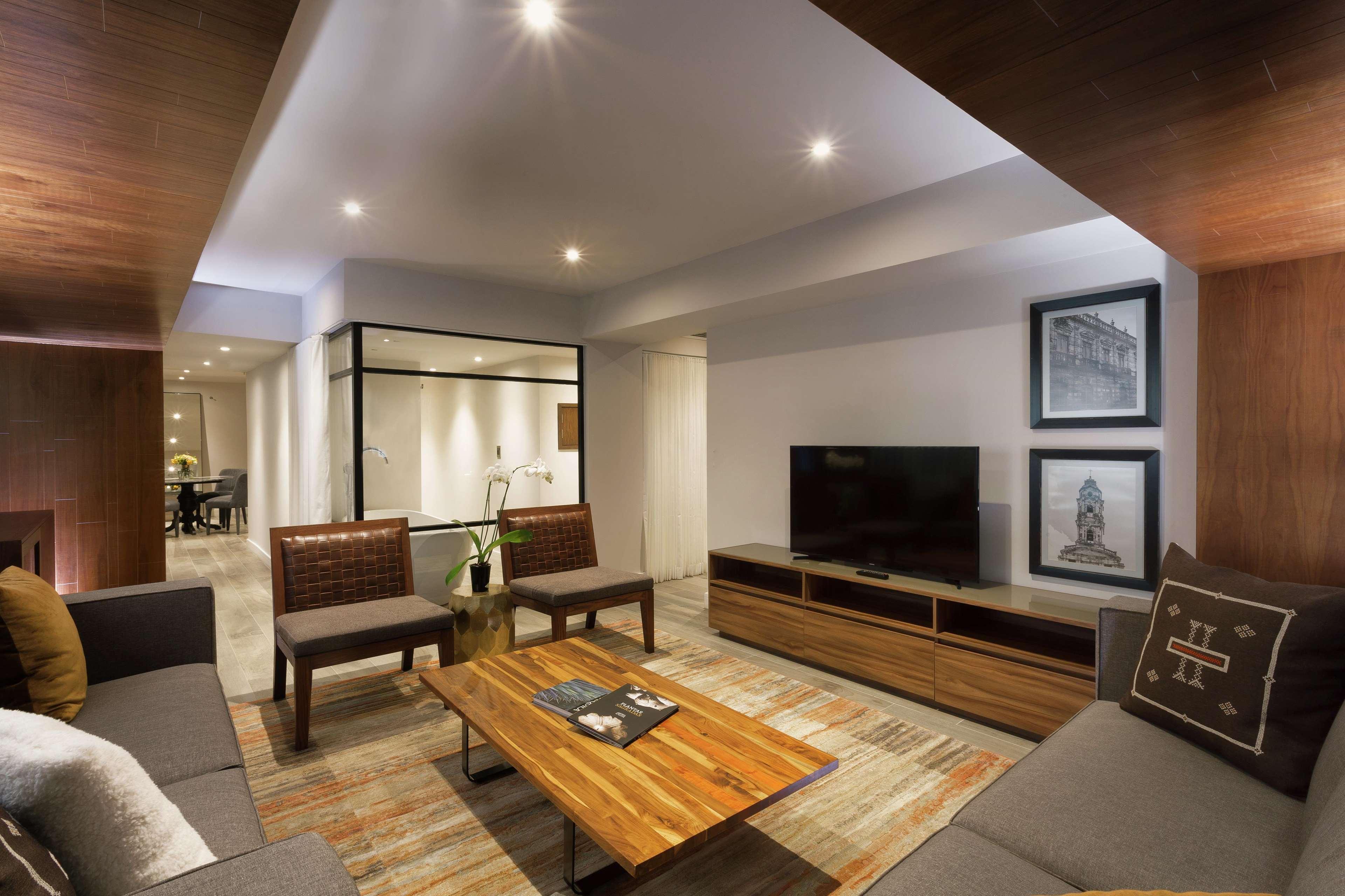 Hotel Indigo Expo By Ihg 4*