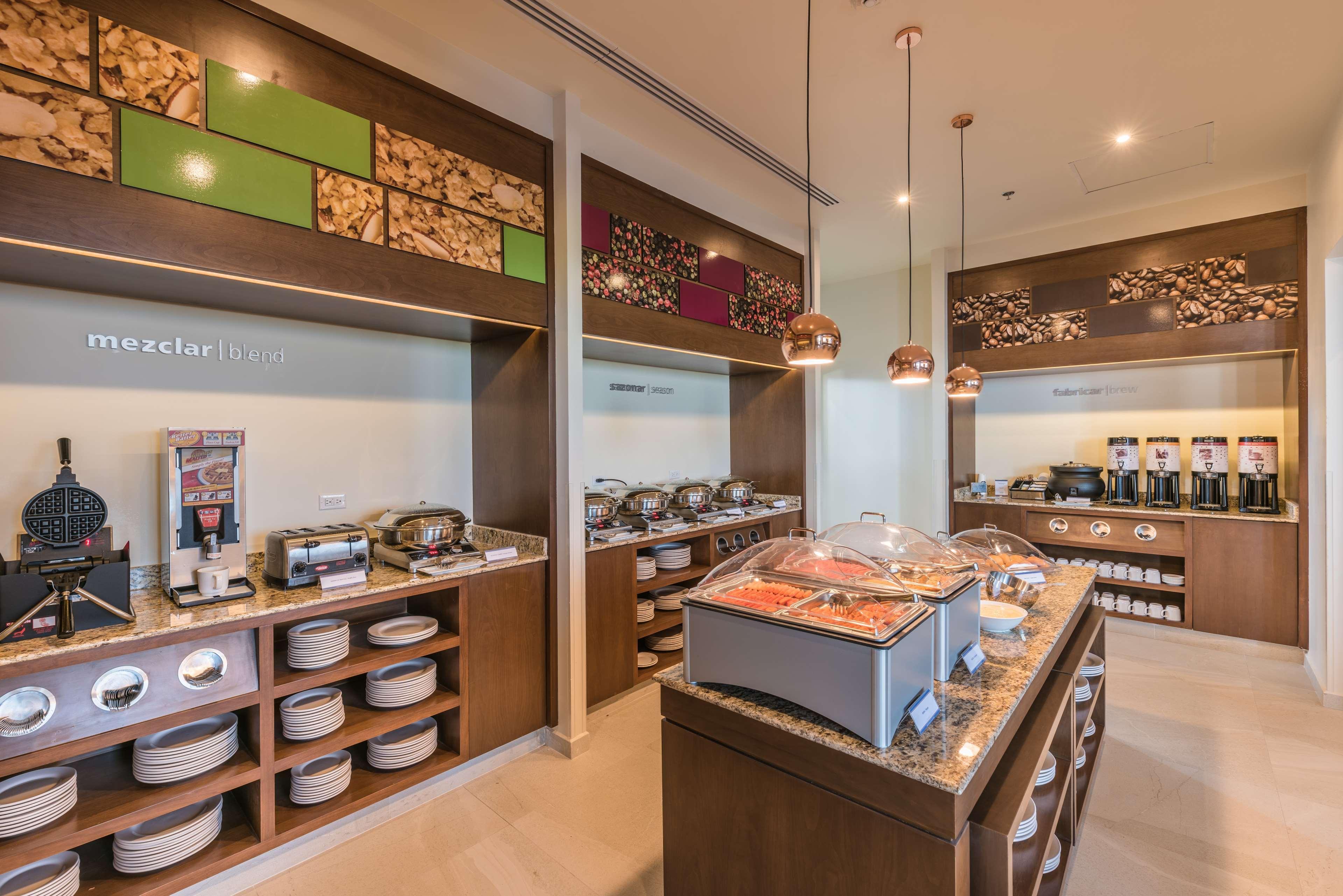 Hotel Hampton & Suites By Hilton Bajio