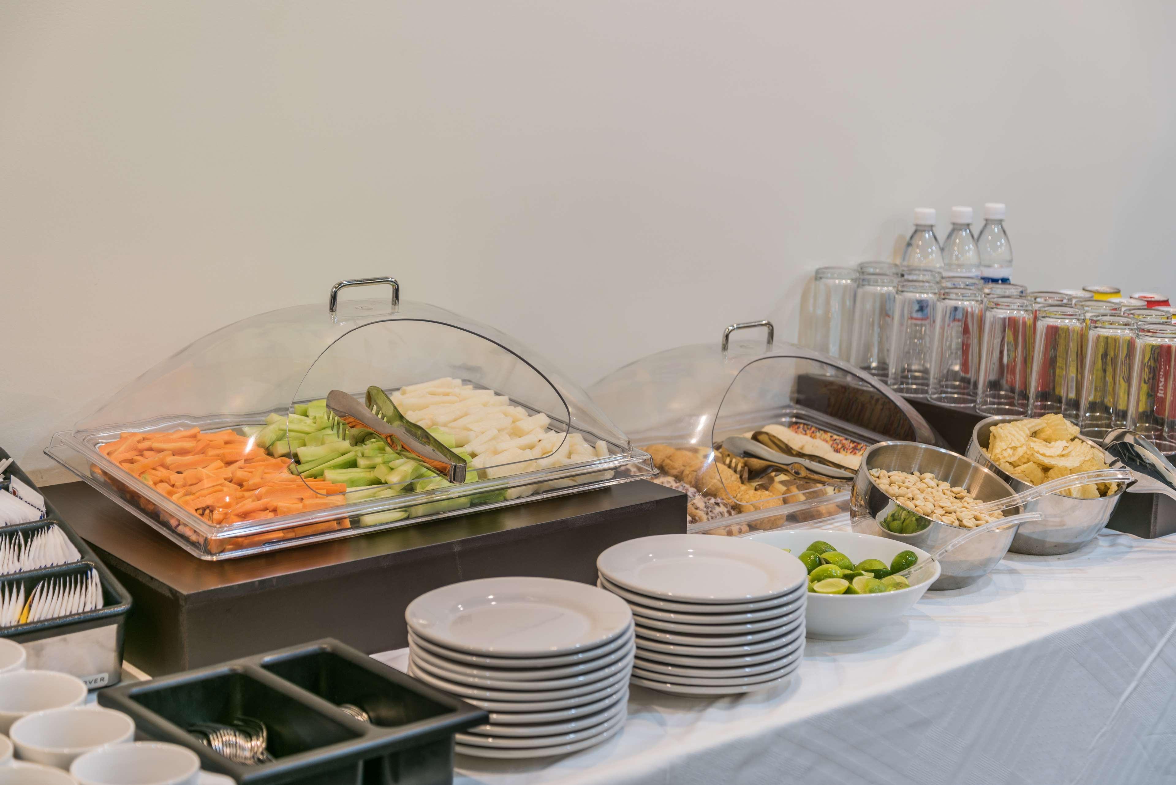 Hampton & Suites By Hilton Bajio Hotel 3*