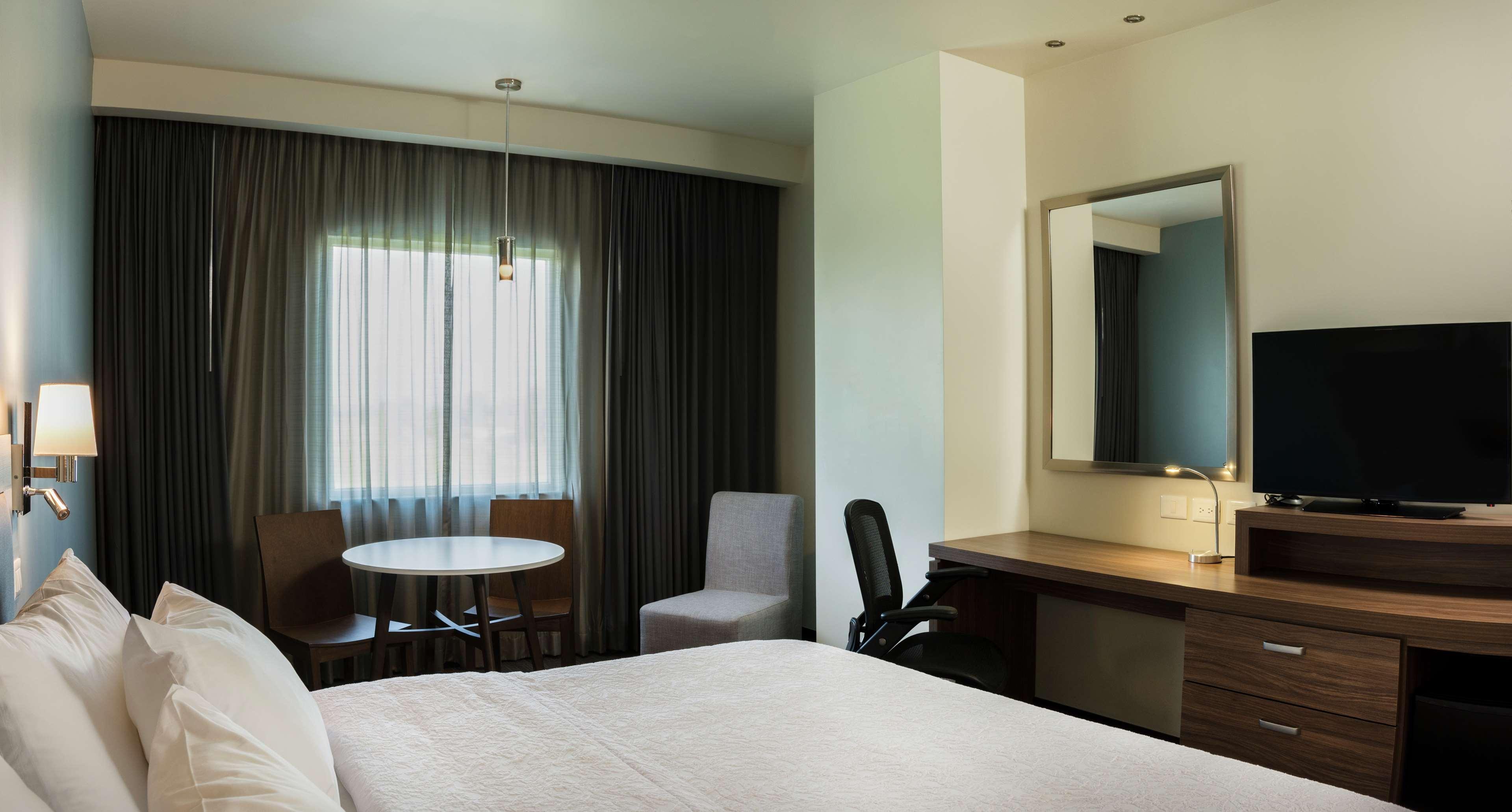 Hotel Hampton & Suites By Hilton Bajio 3*