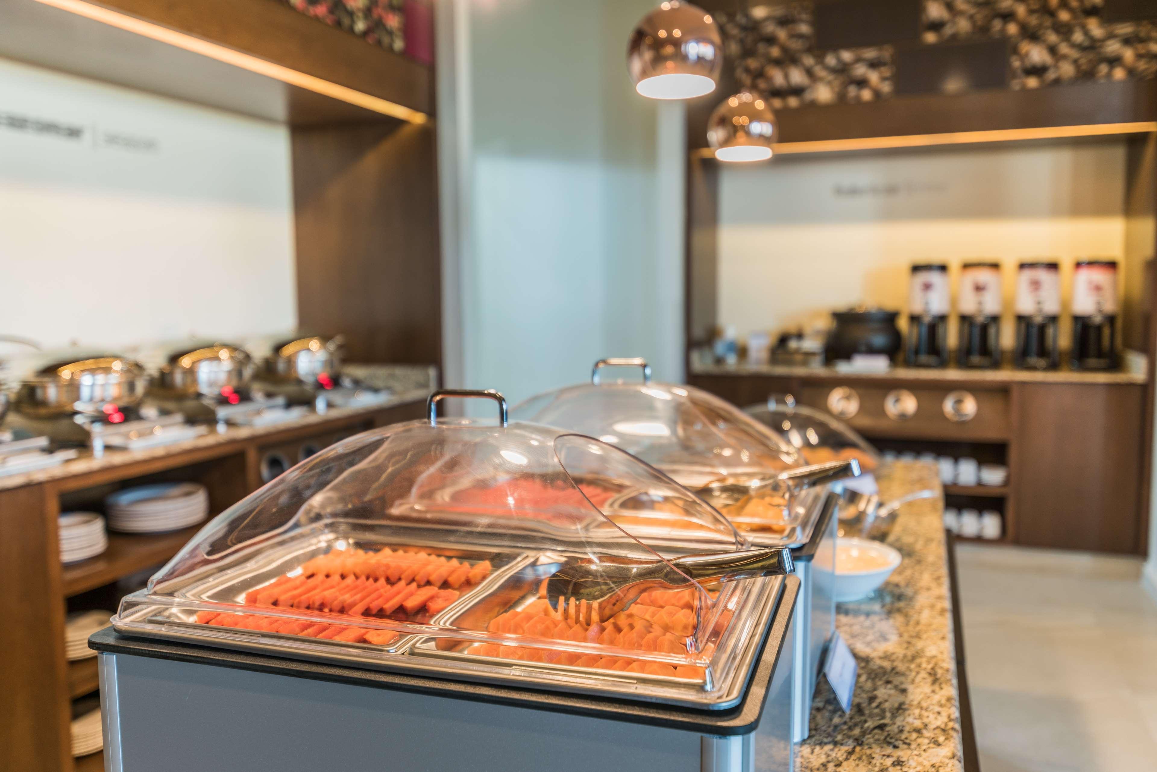 Hotel Hampton & Suites By Hilton Bajio Salamanca