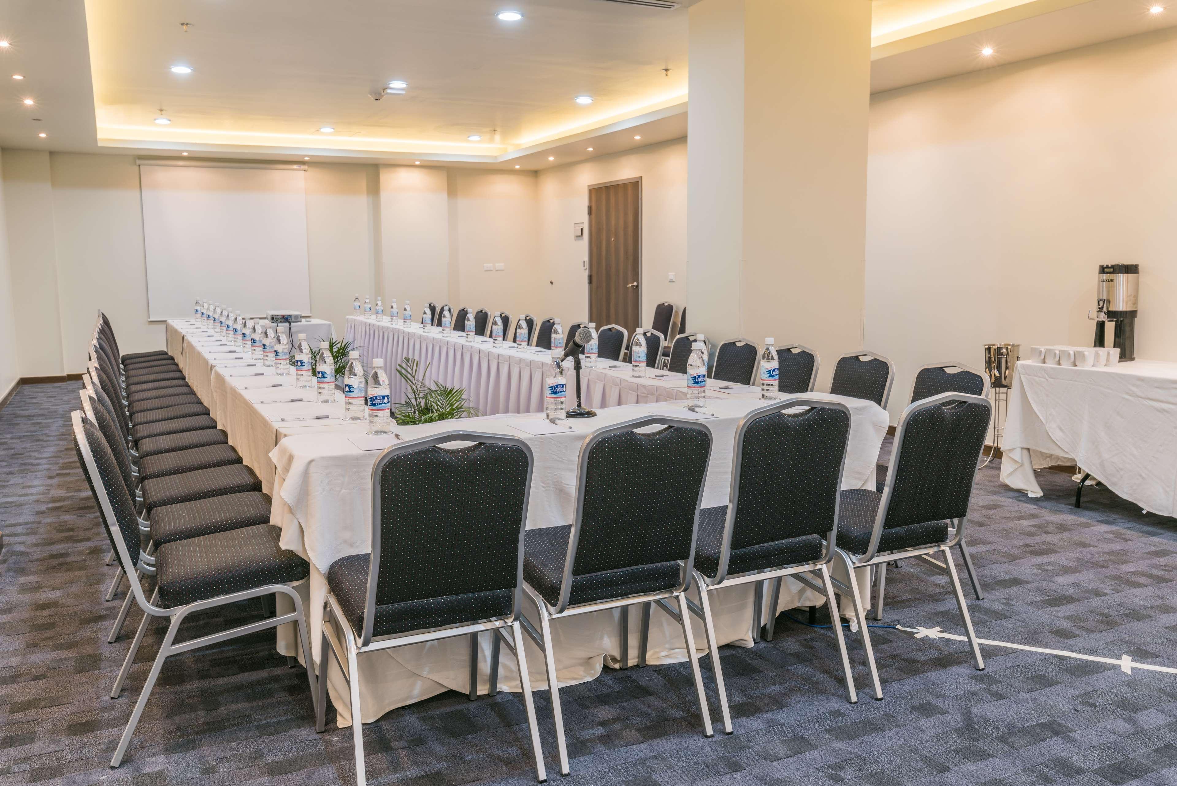 Hotel Hampton & Suites By Hilton Bajio Salamanca