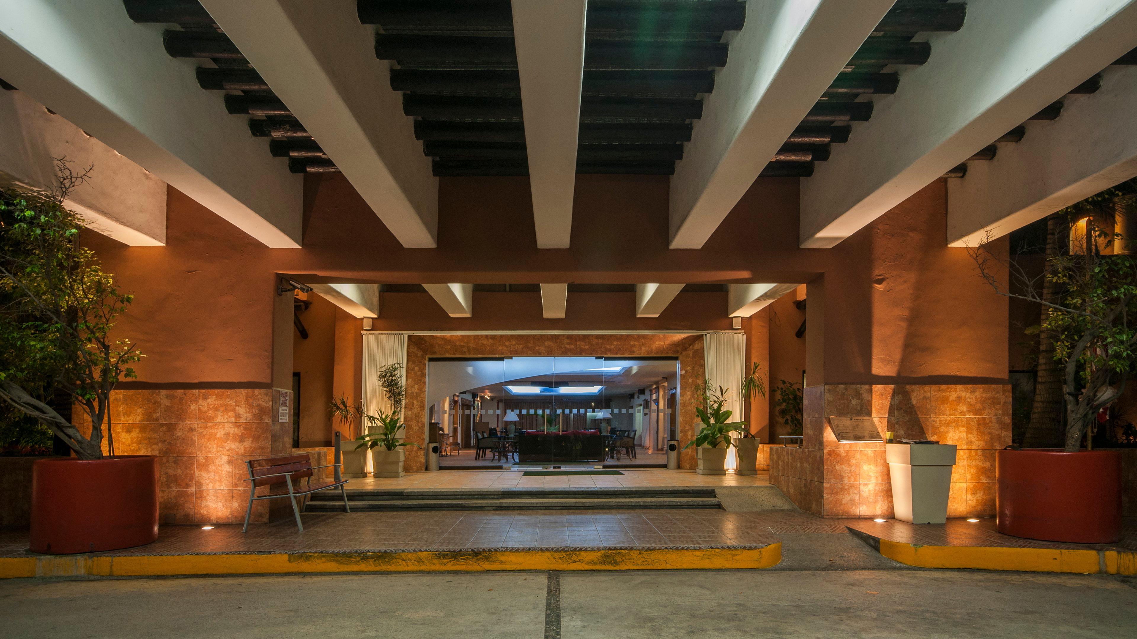 By Ihg Hotel 5*