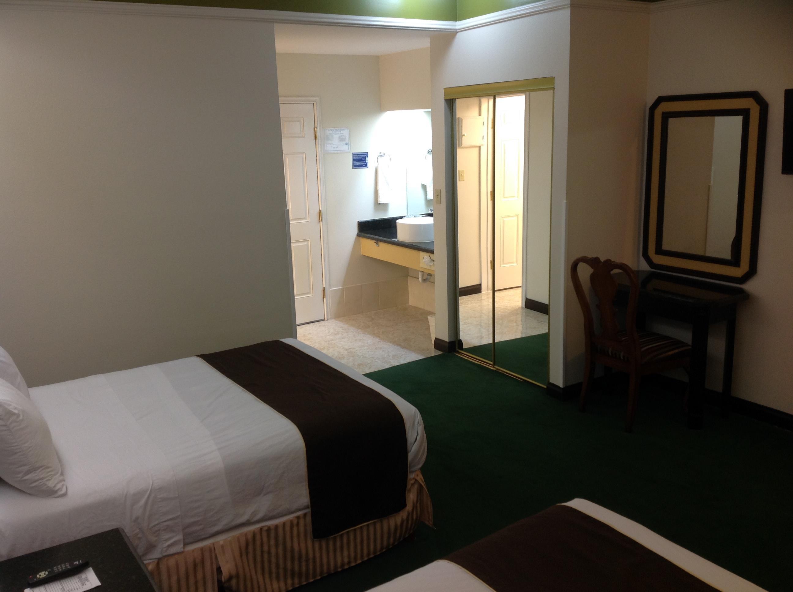 Hotel Western Plaza 4*