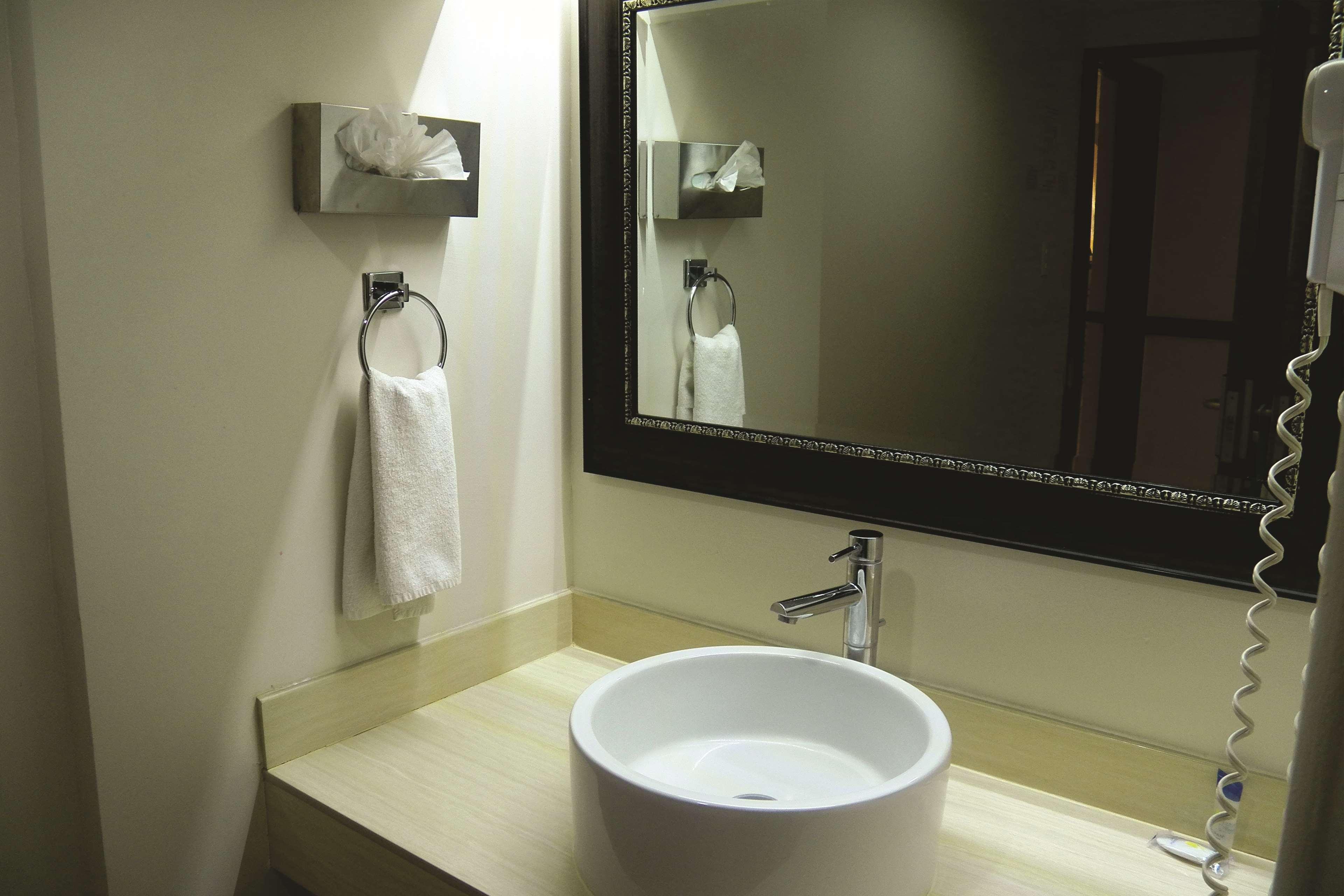 Western Plaza Hotel 4*