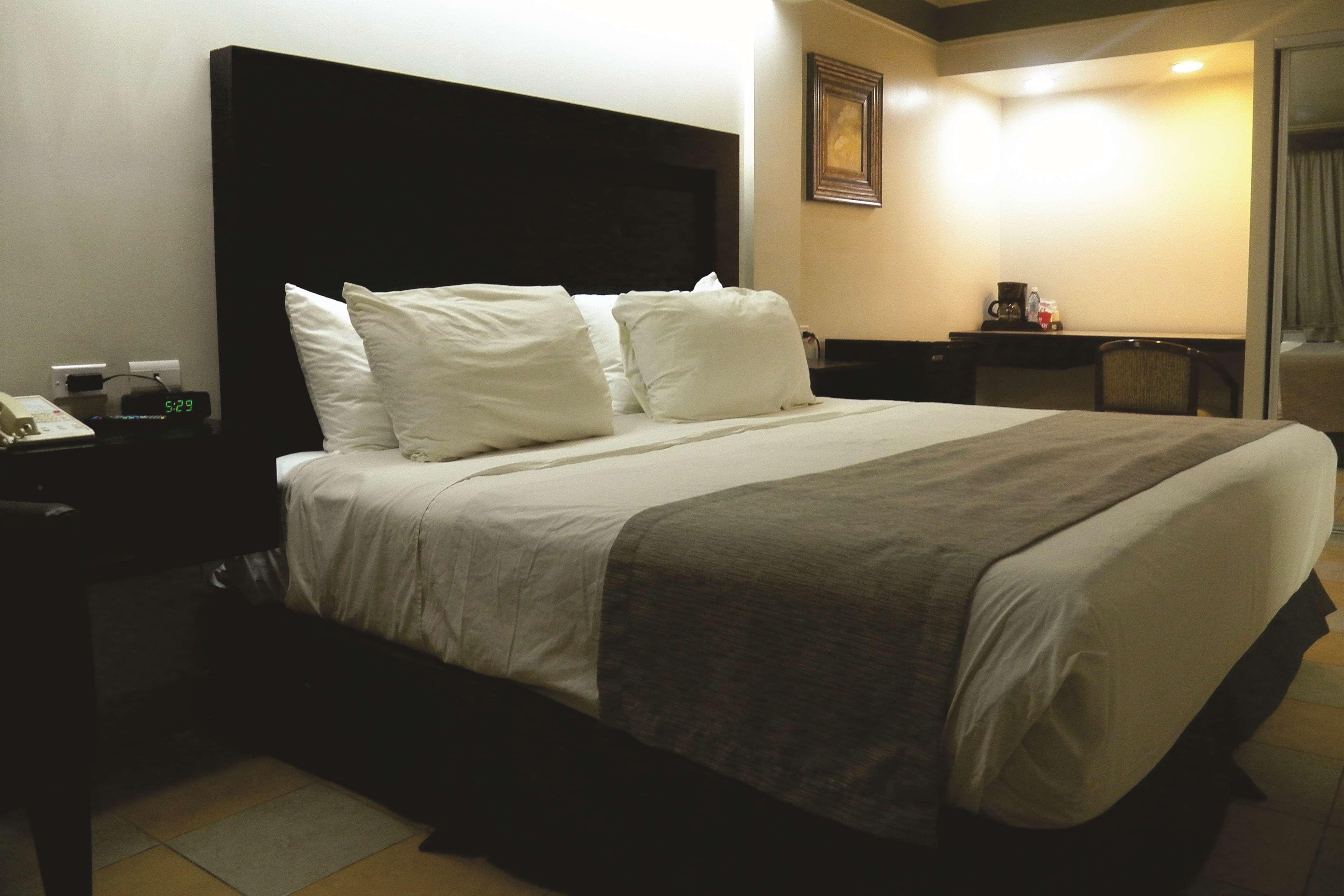 Western Plaza 4*