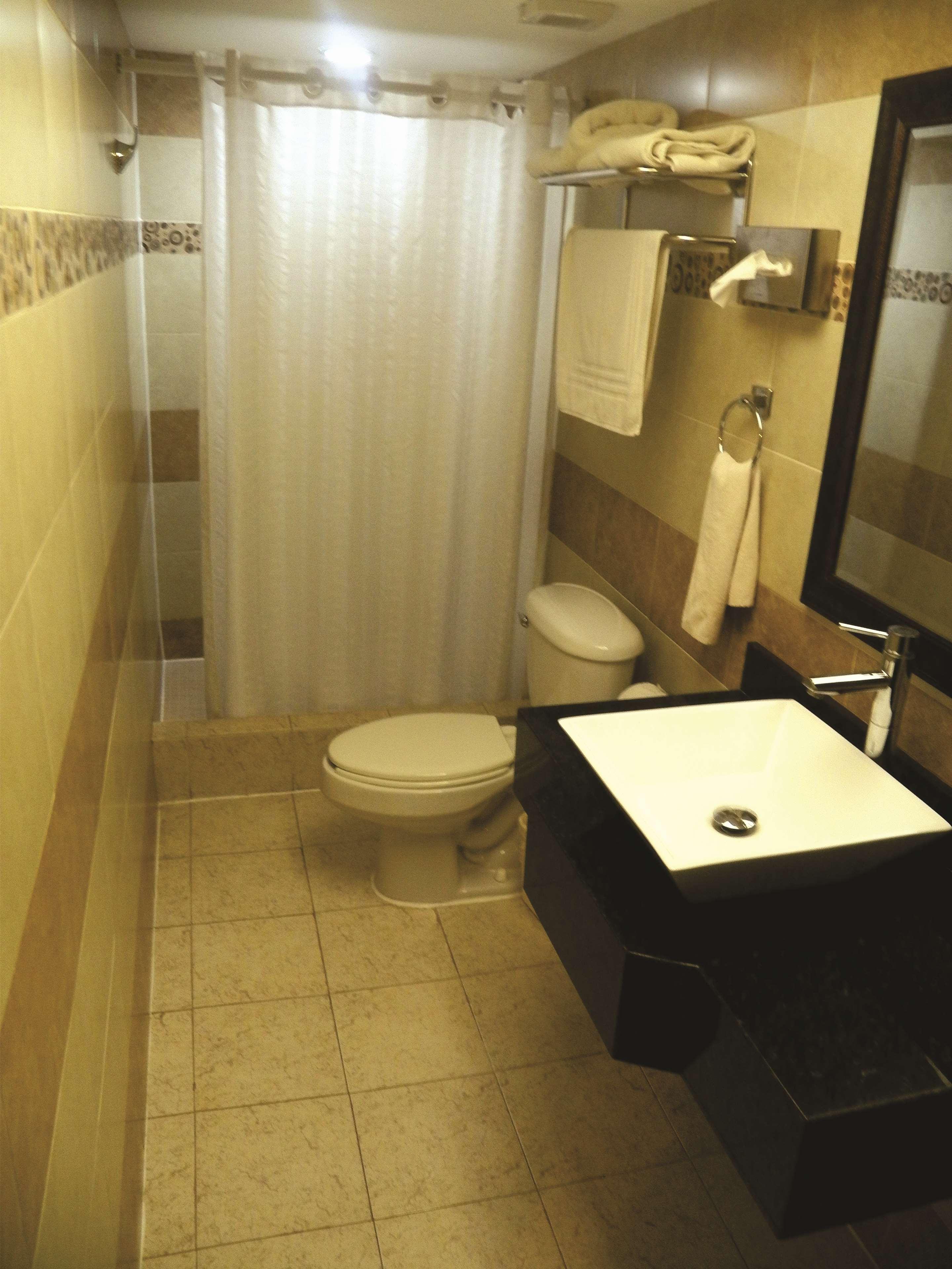 Western Plaza Hotel 4*