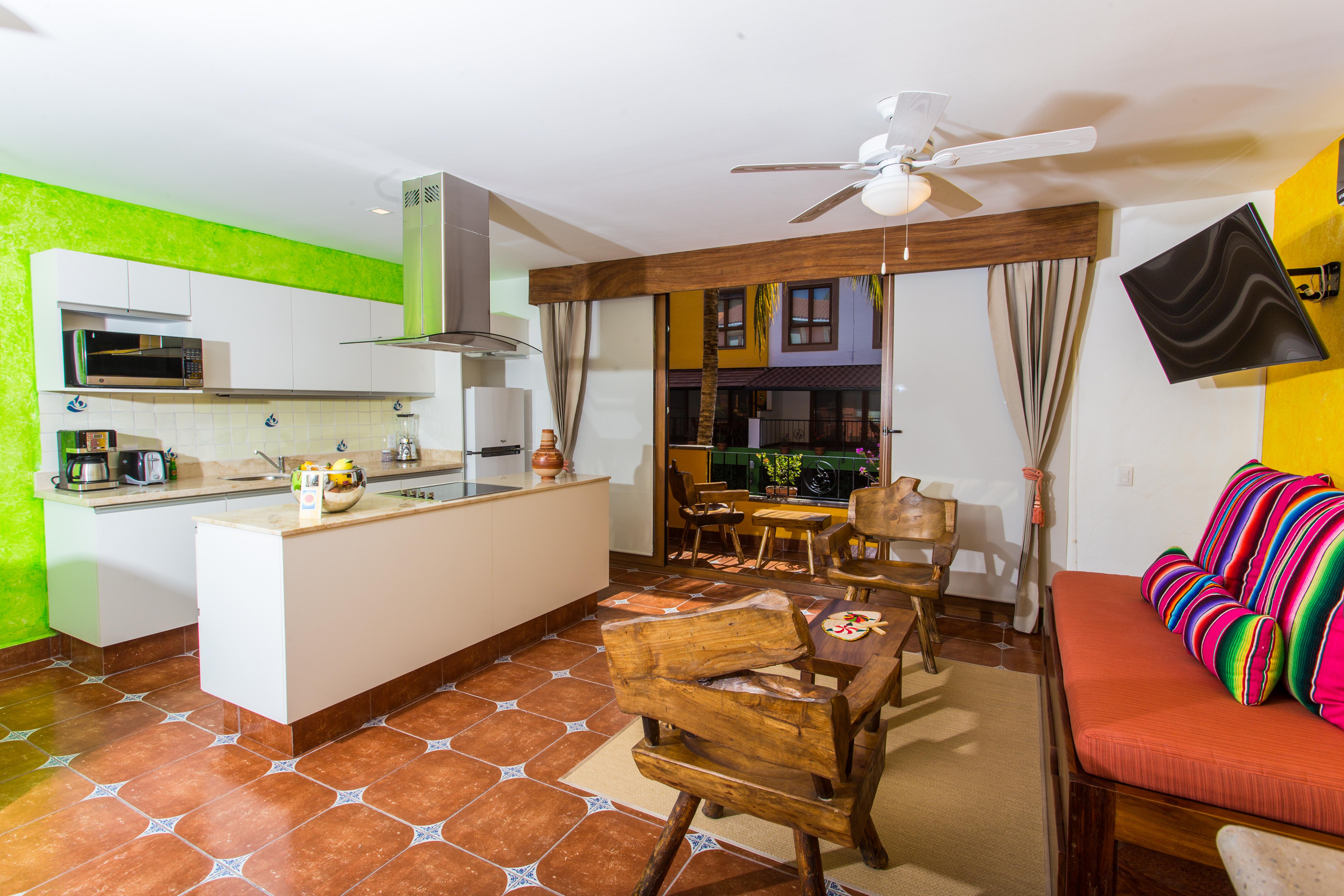 Casa Loteria: Colorful Family Retreat With Pool In Pueblito 4*