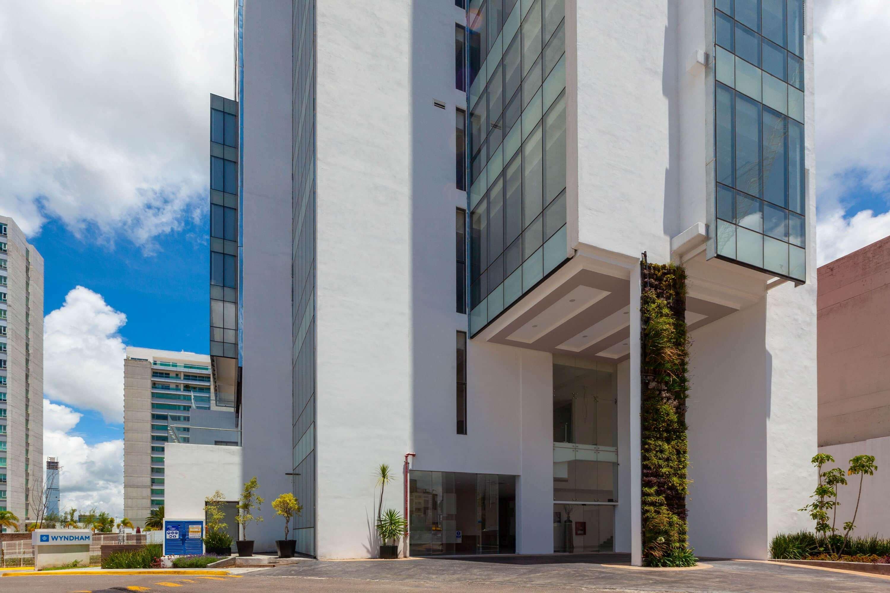 Wyndham Angelopolis Hotel