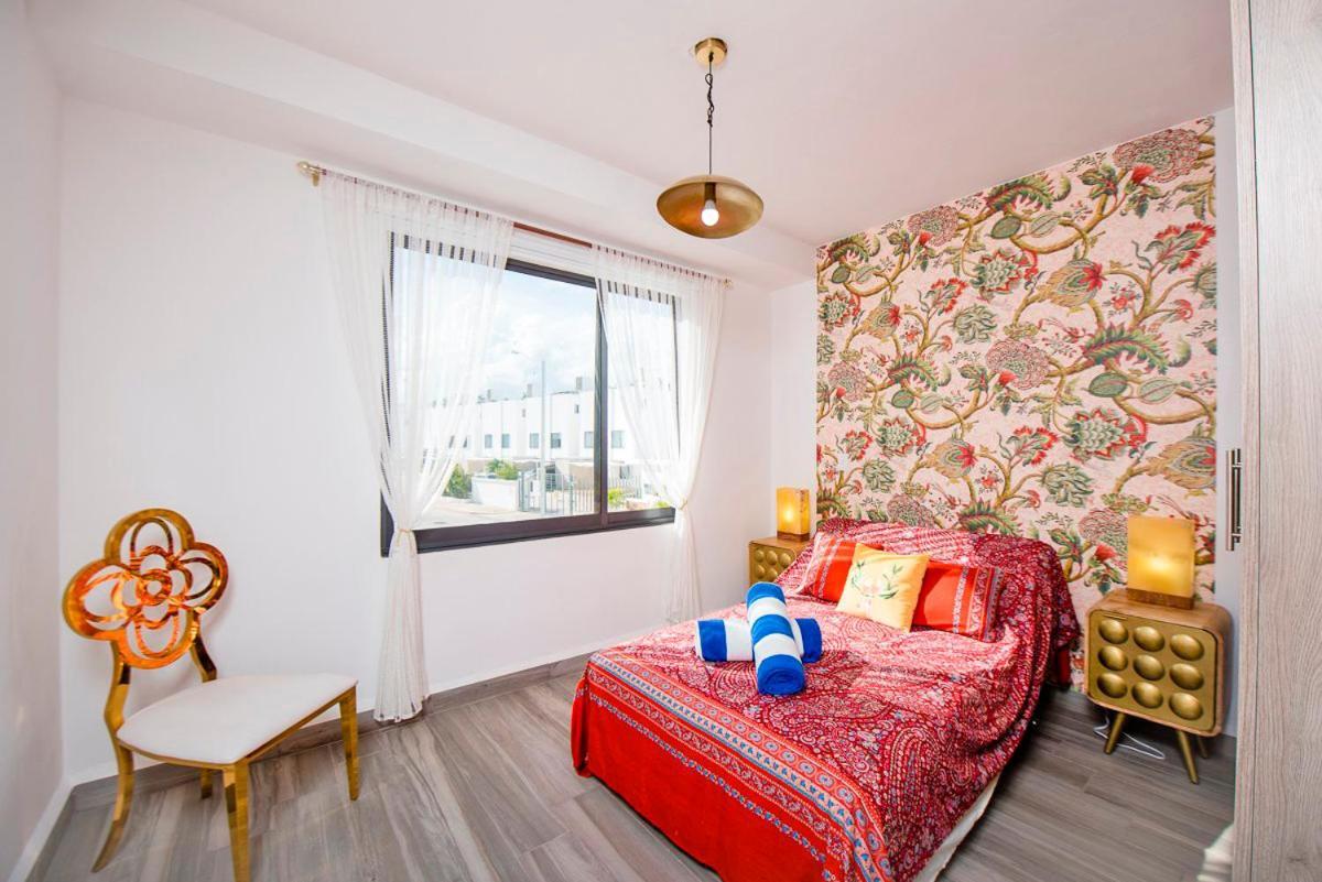 Holiday home Charming & Comfortable House, 15 Min To Downtown