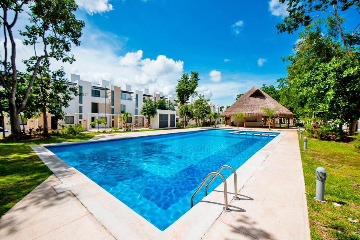 Charming & Comfortable House, 15 Min To Downtown Holiday home *
