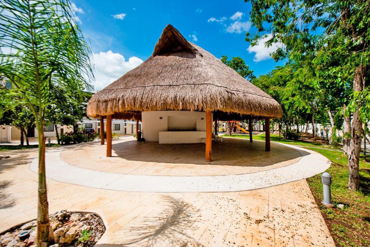 Charming & Comfortable House, 15 Min To Downtown Holiday home