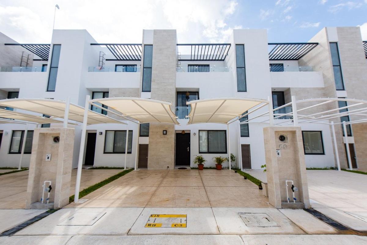 Holiday home Charming & Comfortable House, 15 Min To Downtown