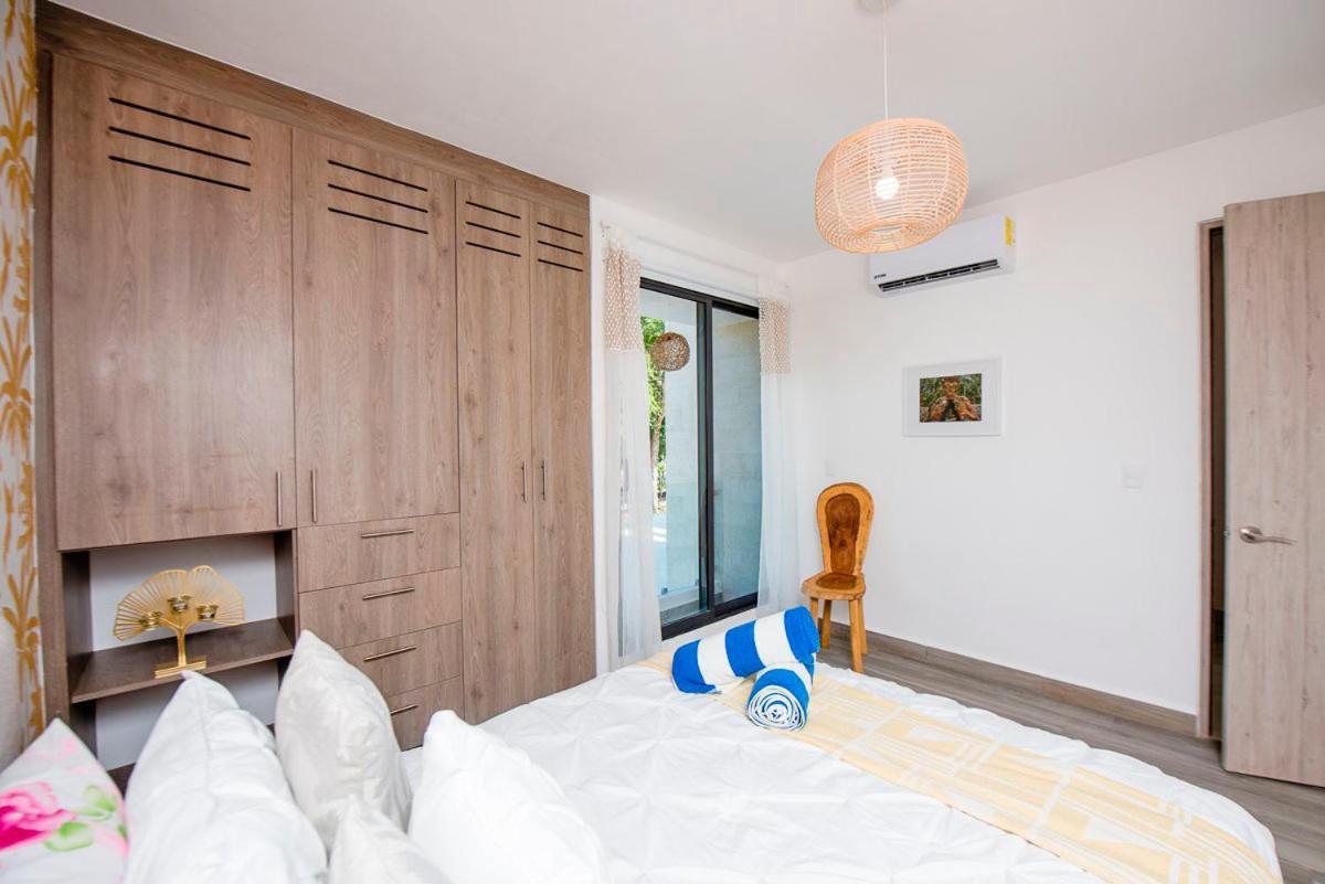 Charming & Comfortable House, 15 Min To Downtown Holiday home *