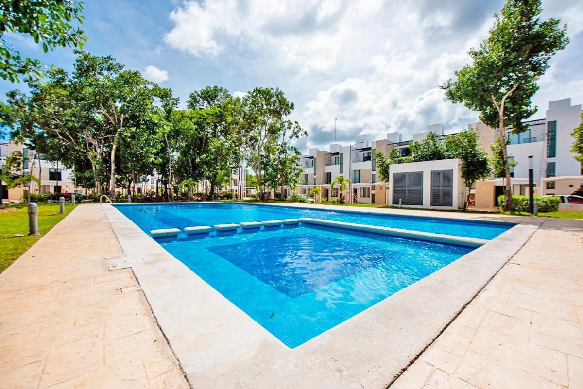 Charming & Comfortable House, 15 Min To Downtown Holiday home