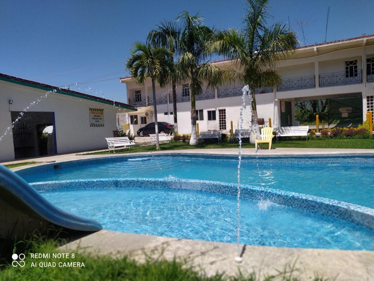 Los Abuelos Hotel *