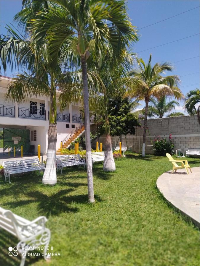 Los Abuelos Hotel *