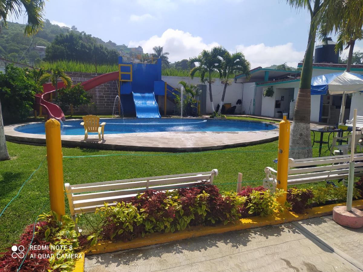 Los Abuelos Hotel *