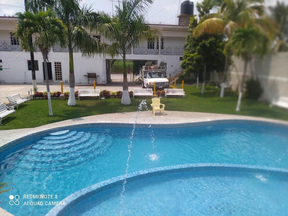 Los Abuelos Hotel