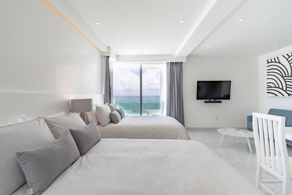 Exclusive On The Beach, Minimalist, Gym, Pool, Jacuzzi, Balcony Cancun