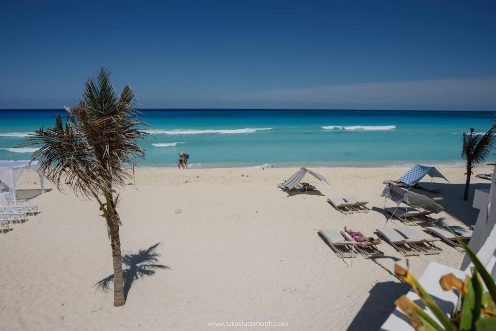 Exclusive On The Beach, Minimalist, Gym, Pool, Jacuzzi, Balcony Apartment