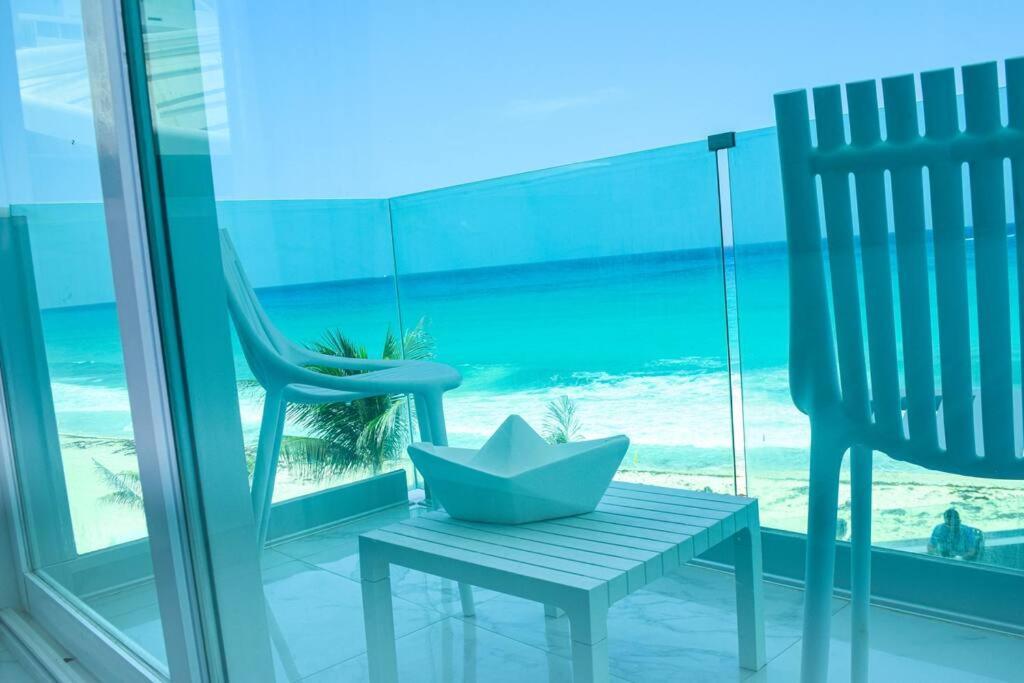 Exclusive On The Beach, Minimalist, Gym, Pool, Jacuzzi, Balcony