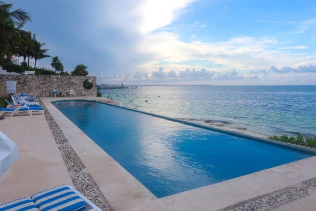 Front Zone Cancun