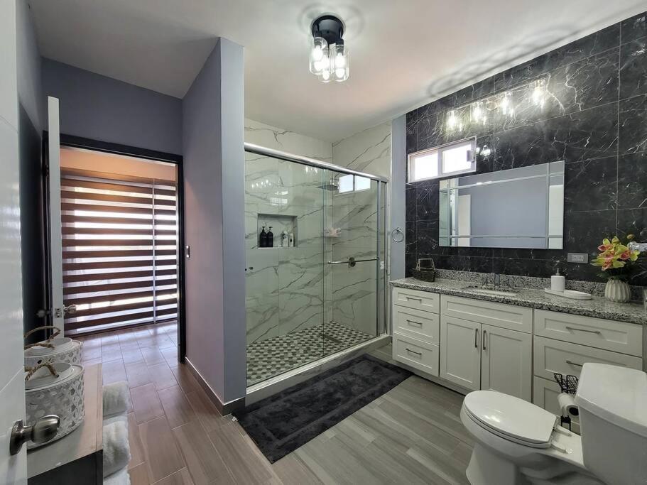 Luxury 3 Story Vacation Rental! *