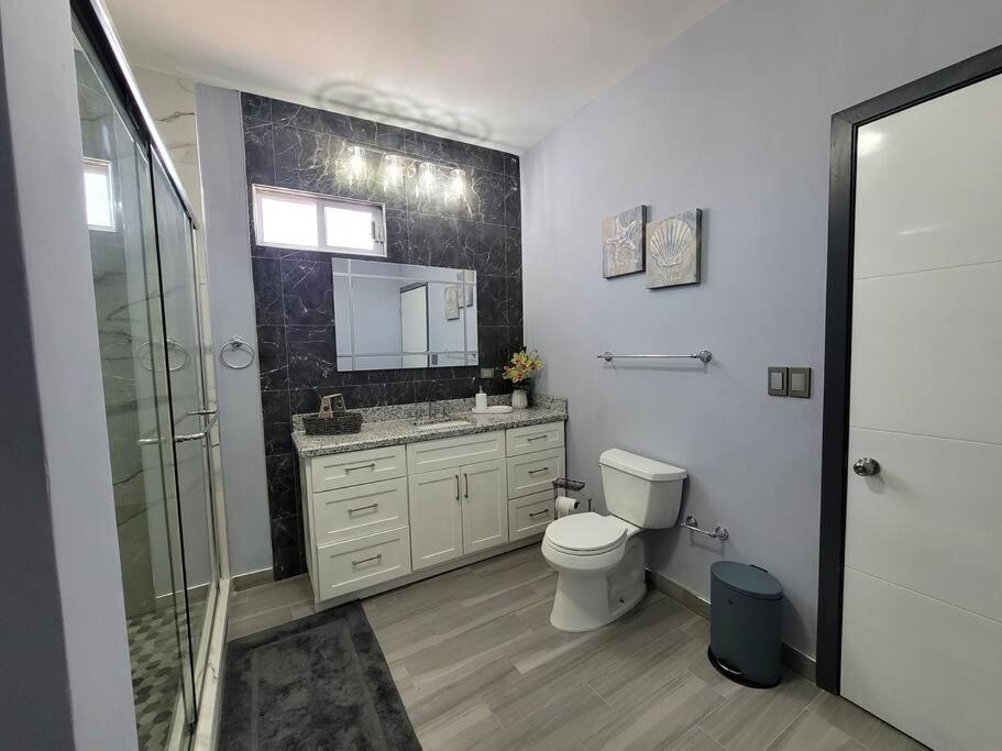 Luxury 3 Story Vacation Rental! Holiday home