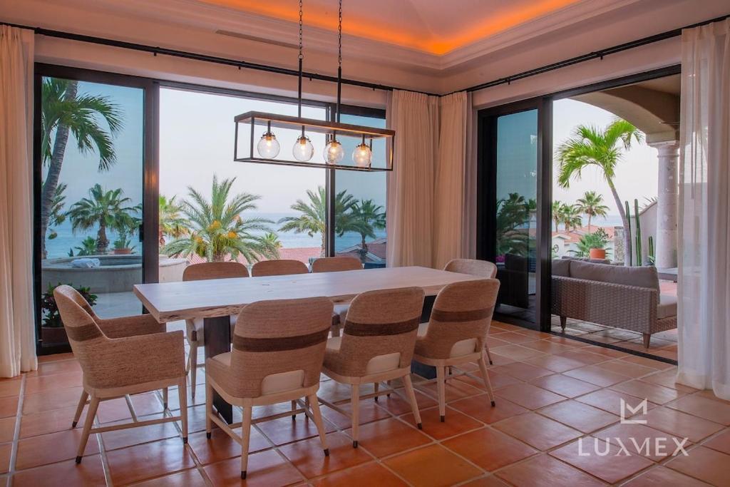 Amazing 5bd Del Mar With Full Staff And Steps From The