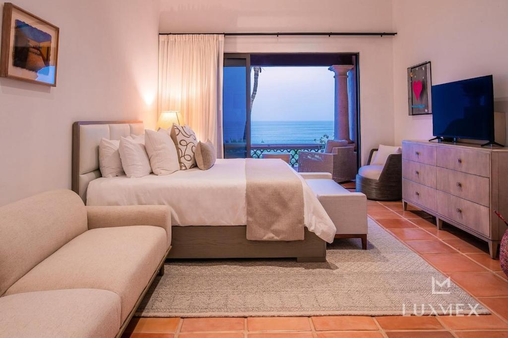 Amazing 5bd Del Mar With Full Staff And Steps From The *
