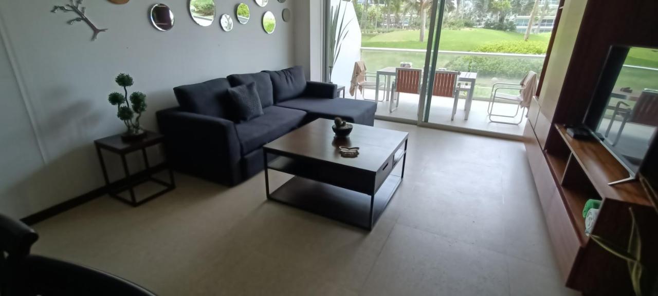 Peninsula Apartment *