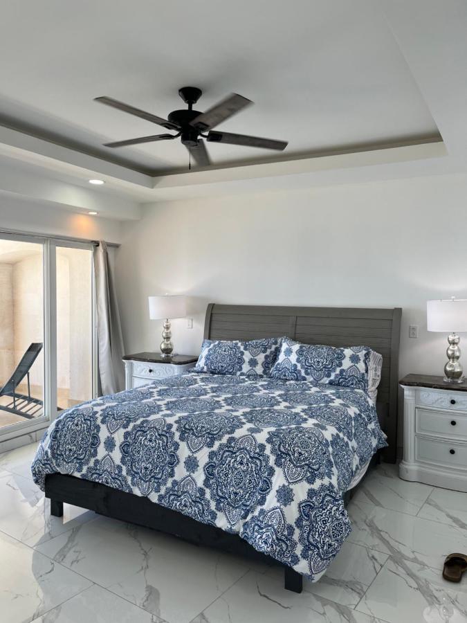 Beachfront 4 Bedroom Penthouse - Pool Steps To & Mins To Downtown