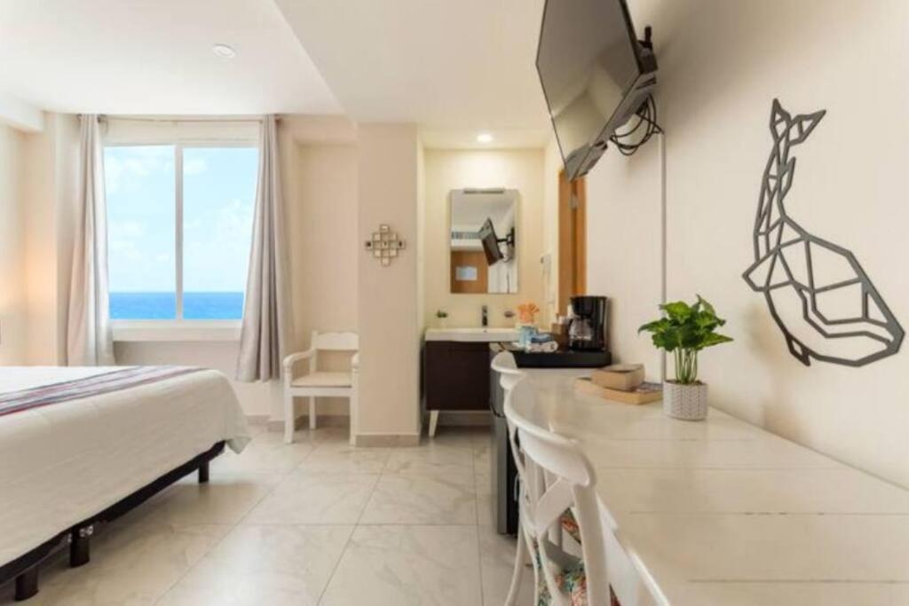 Ocean Front 2c, New Listing * Cancun