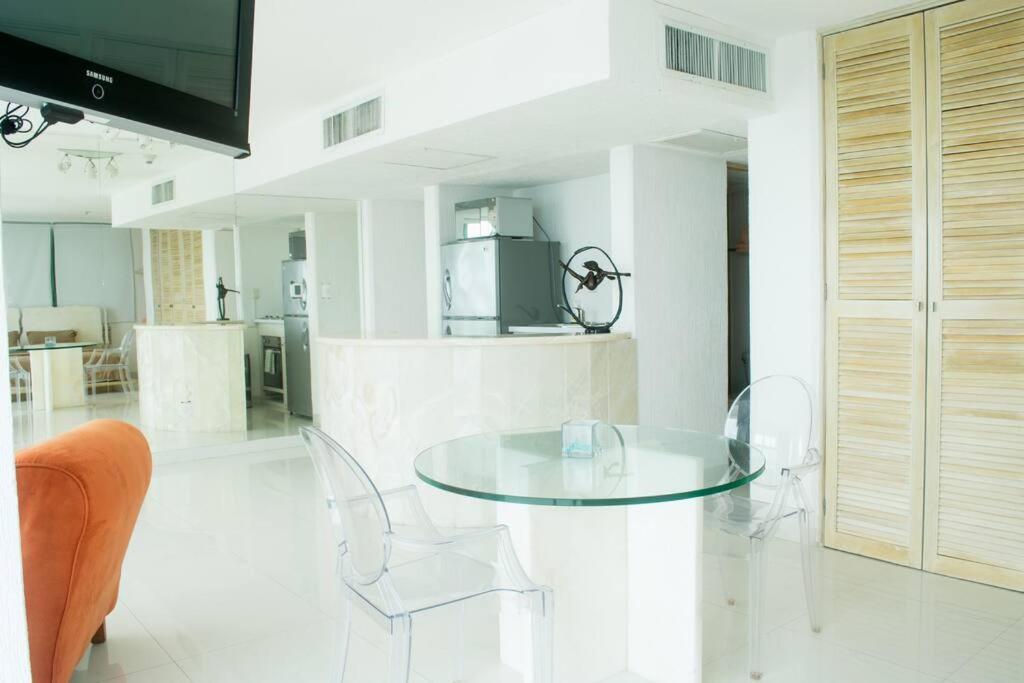Estudio A Pie De Playa, Increibles Vistas, Amanecer, Atardecer, Balcon, Gym, Jacuzi, 1807 Apartment Cancun