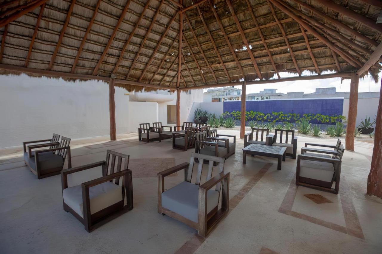 Cancun Hotel Zone, Beachfront 2 Bedroom Apartment - Prime Location * Cancun