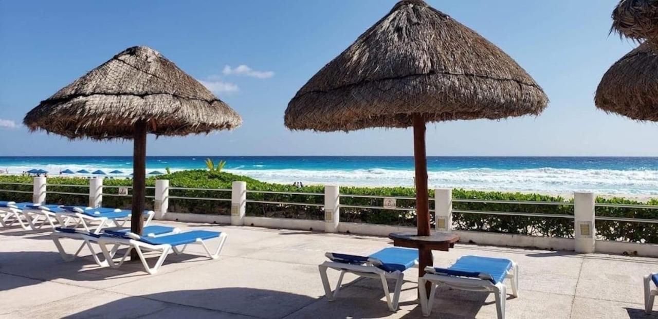 Cancun Hotel Zone, Beachfront 2 Bedroom Apartment - Prime Location * Cancun