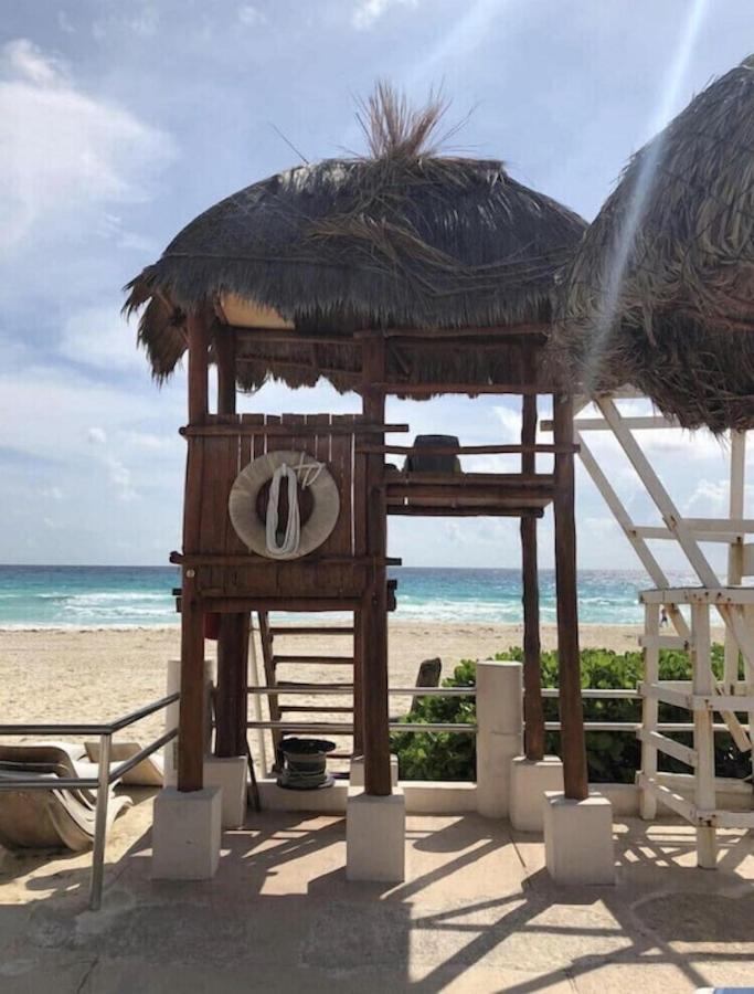 Cancun Hotel Zone, Beachfront 2 Bedroom Apartment - Prime Location * Cancun