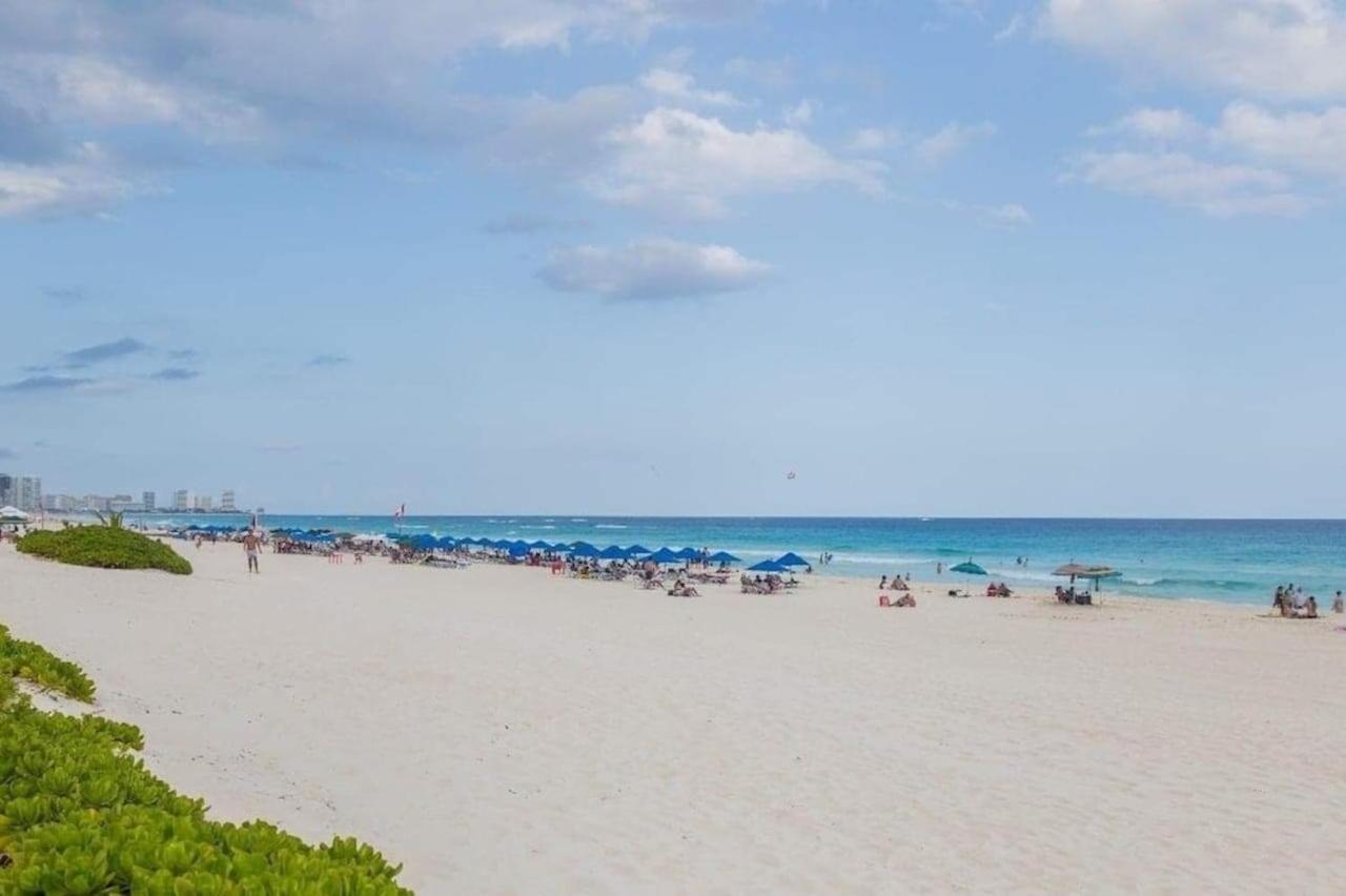 Apartment Cancun Hotel Zone, Beachfront 2 Bedroom Apartment - Prime Location