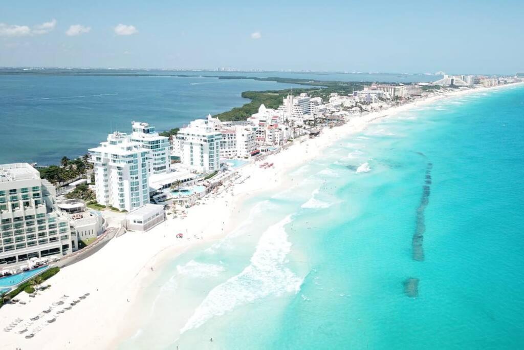 Ocean Front 2c, New Listing Apartment Cancun