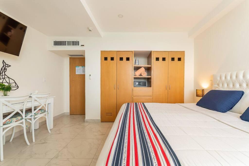Apartment Ocean Front 2c, New Listing Cancun