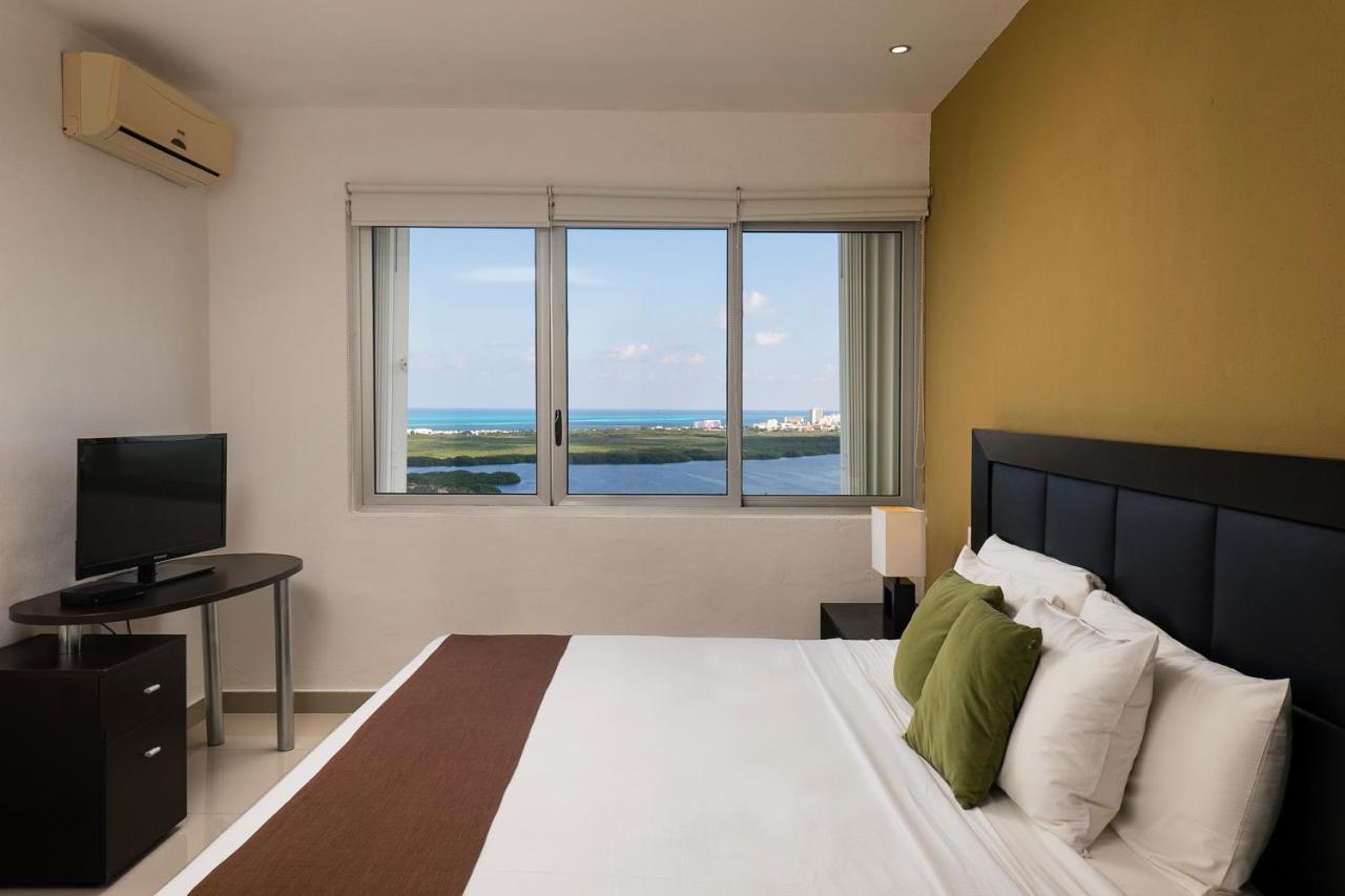 Hotel Malecon Cancun